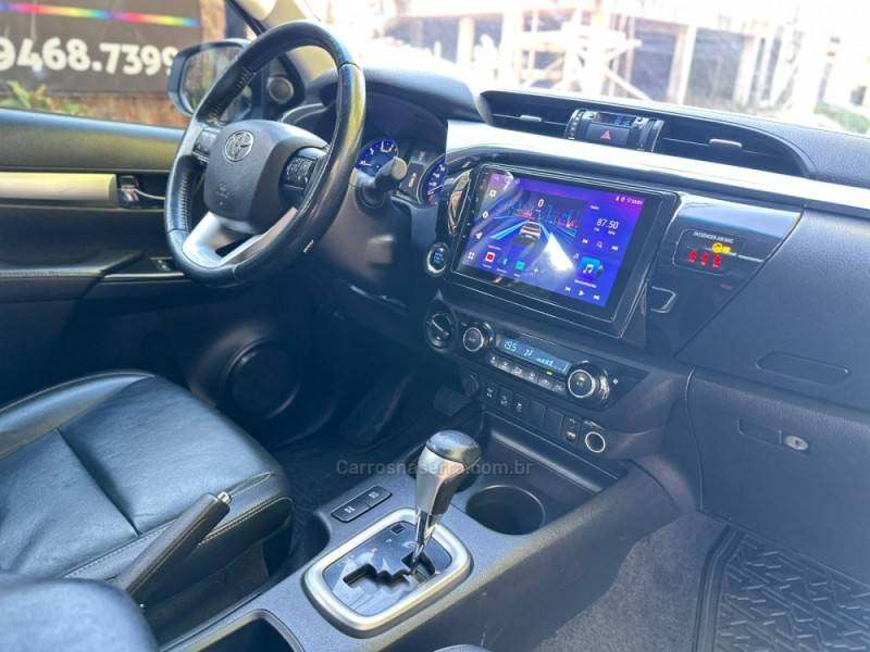 TOYOTA - HILUX - 2017/2018 - Branca - R$ 175.000,00