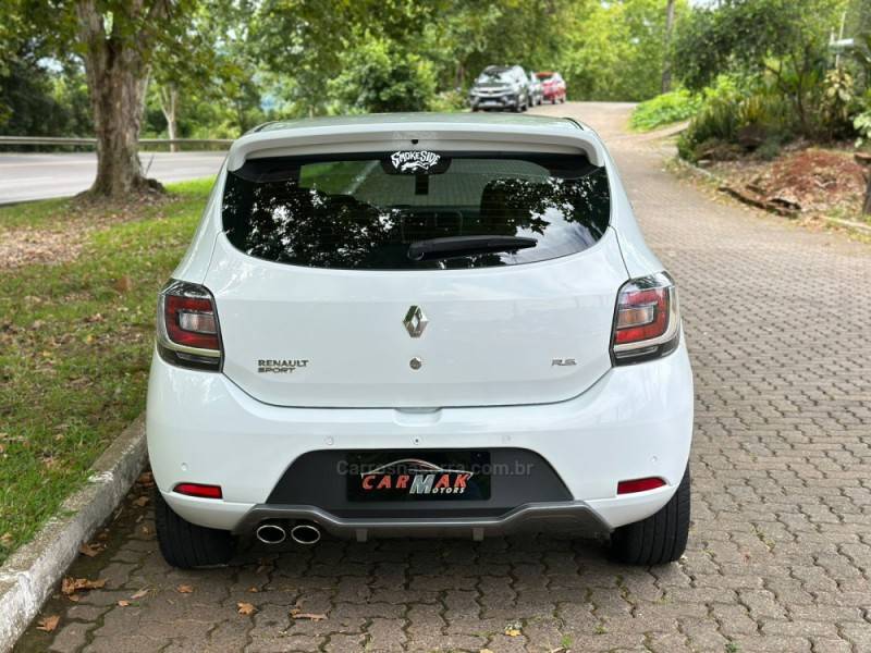 RENAULT - SANDERO - 2015/2016 - Branca - R$ 61.900,00