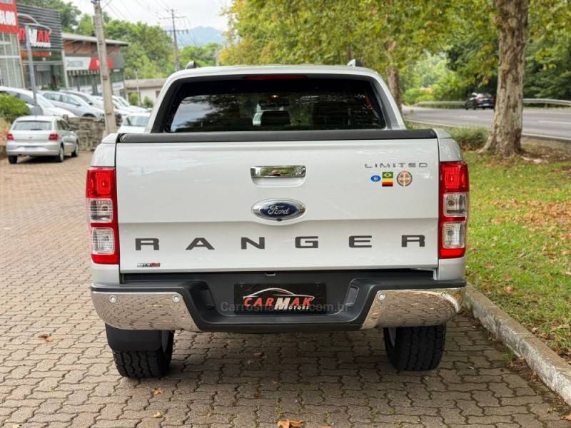 FORD - RANGER - 2017/2017 - Prata - R$ 125.900,00