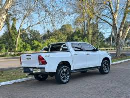 TOYOTA - HILUX - 2021/2021 - Branca - R$ 227.900,00