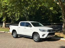 TOYOTA - HILUX - 2017/2018 - Branca - R$ 175.000,00