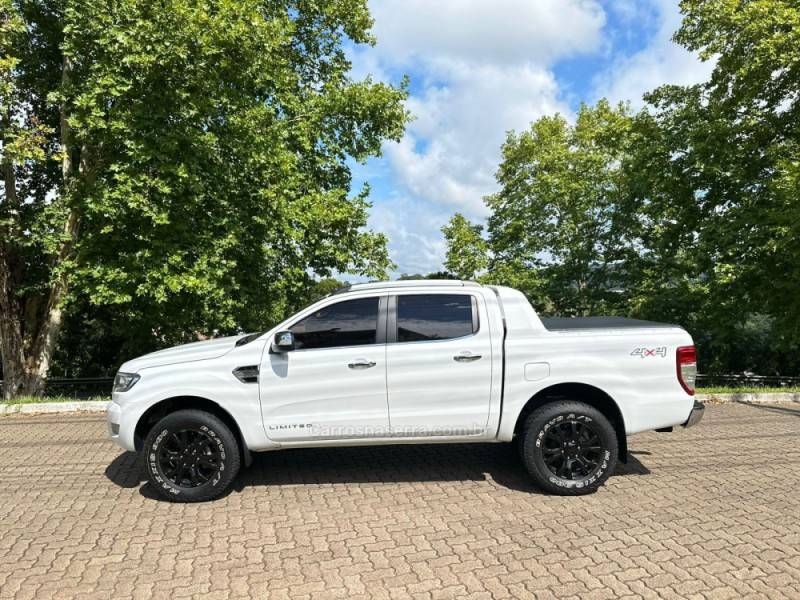 FORD - RANGER - 2016/2017 - Branca - R$ 142.900,00