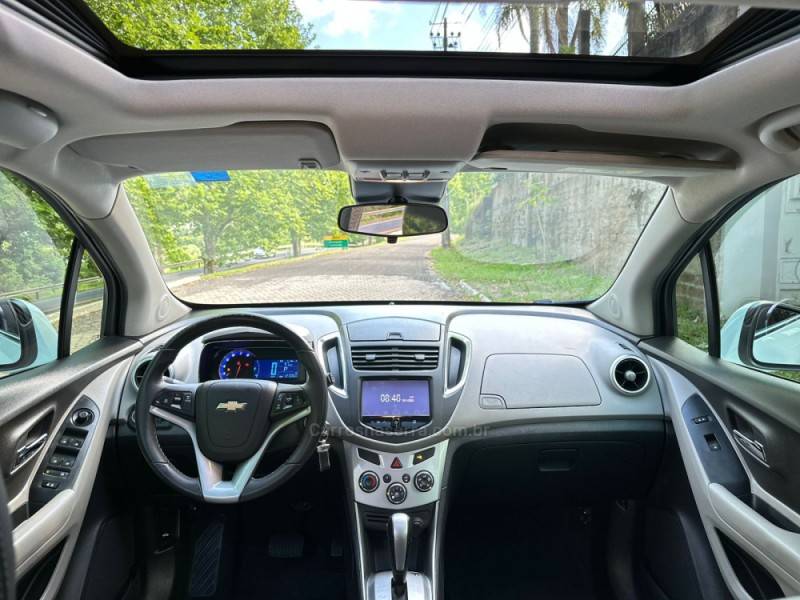 CHEVROLET - TRACKER - 2015/2016 - Branca - R$ 74.900,00