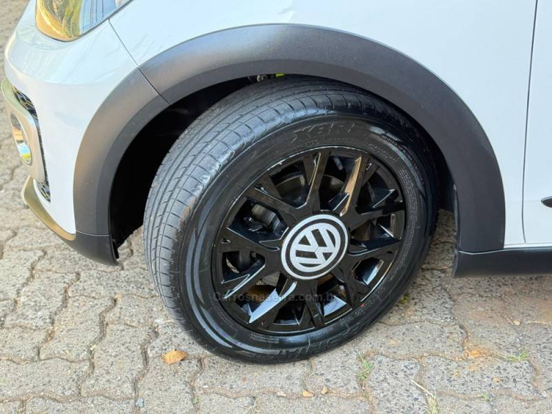 VOLKSWAGEN - UP - 2015/2016 - Branca - R$ 58.900,00