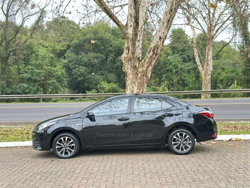 TOYOTA - COROLLA - 2017/2018 - Preta - R$ 92.900,00