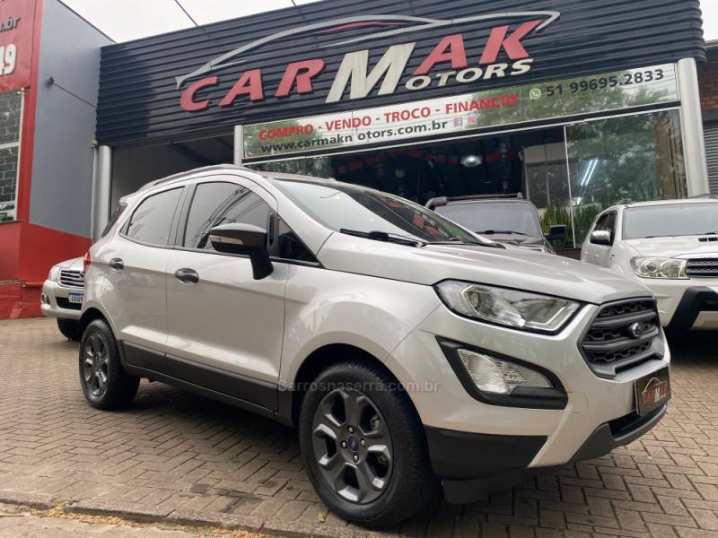 FORD - ECOSPORT - 2017/2018 - Prata - R$ 75.900,00