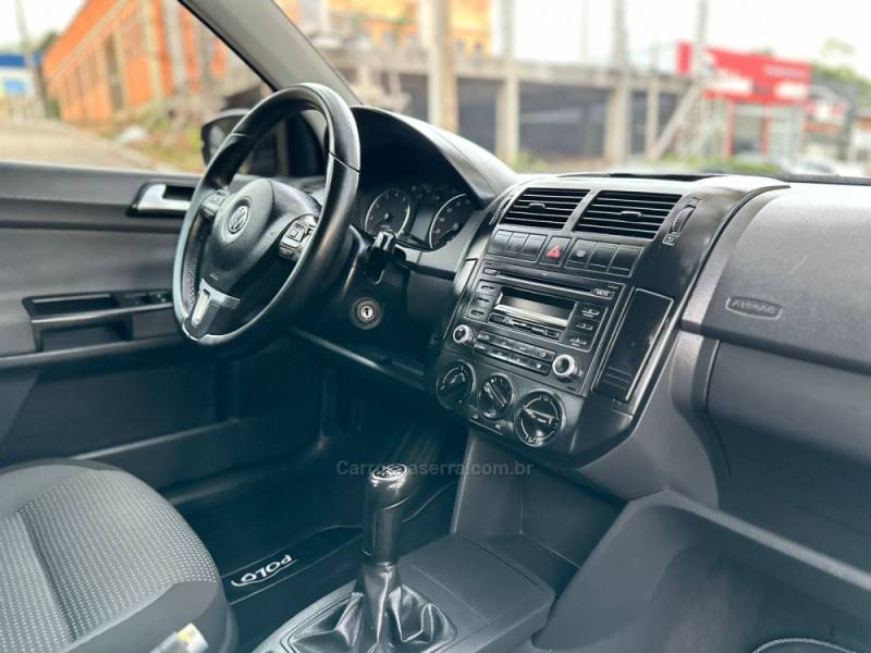 VOLKSWAGEN - POLO - 2012/2013 - Preta - R$ 43.900,00