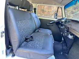 VOLKSWAGEN - KOMBI - 2013/2014 - Branca - R$ 67.900,00