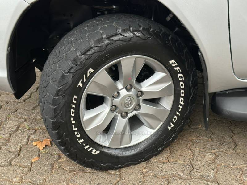 TOYOTA - HILUX - 2017/2017 - Prata - R$ 179.900,00