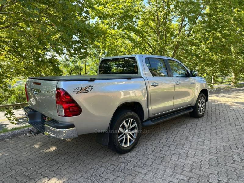 TOYOTA - HILUX - 2017/2017 - Prata - R$ 179.900,00