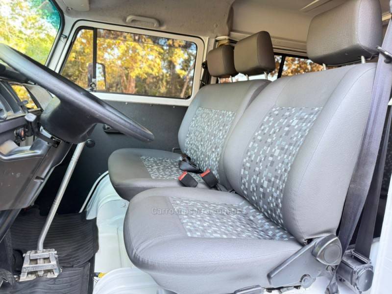 VOLKSWAGEN - KOMBI - 2013/2014 - Branca - R$ 68.900,00