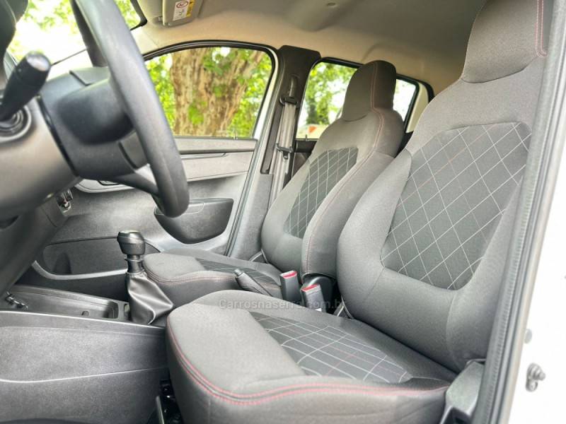 RENAULT - KWID - 2023/2024 - Branca - R$ 57.900,00