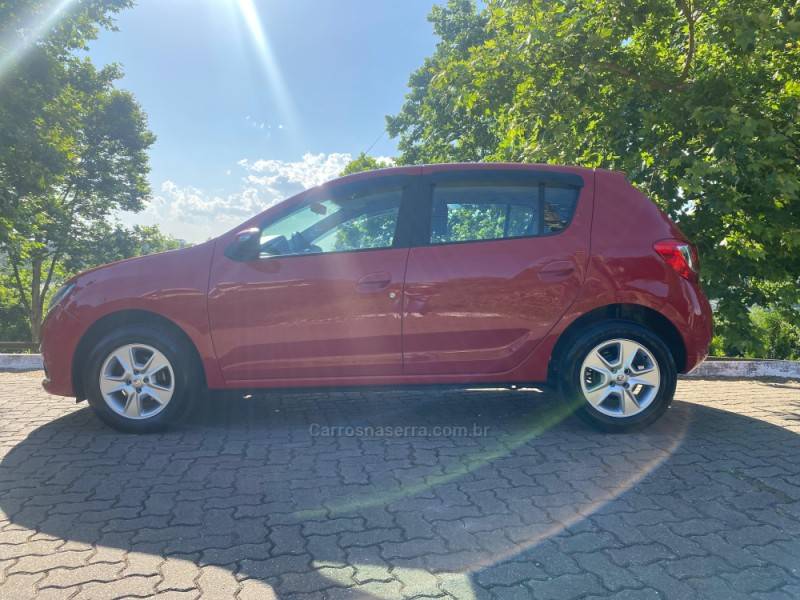 RENAULT - SANDERO - 2015/2015 - Vermelha - R$ 44.900,00