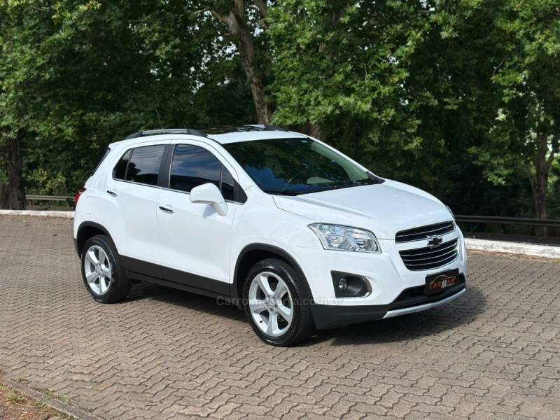 CHEVROLET - TRACKER - 2015/2016 - Branca - R$ 74.900,00