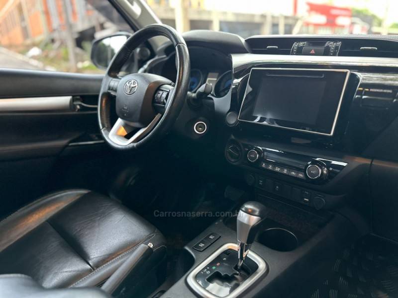 TOYOTA - HILUX - 2017/2017 - Prata - R$ 179.900,00