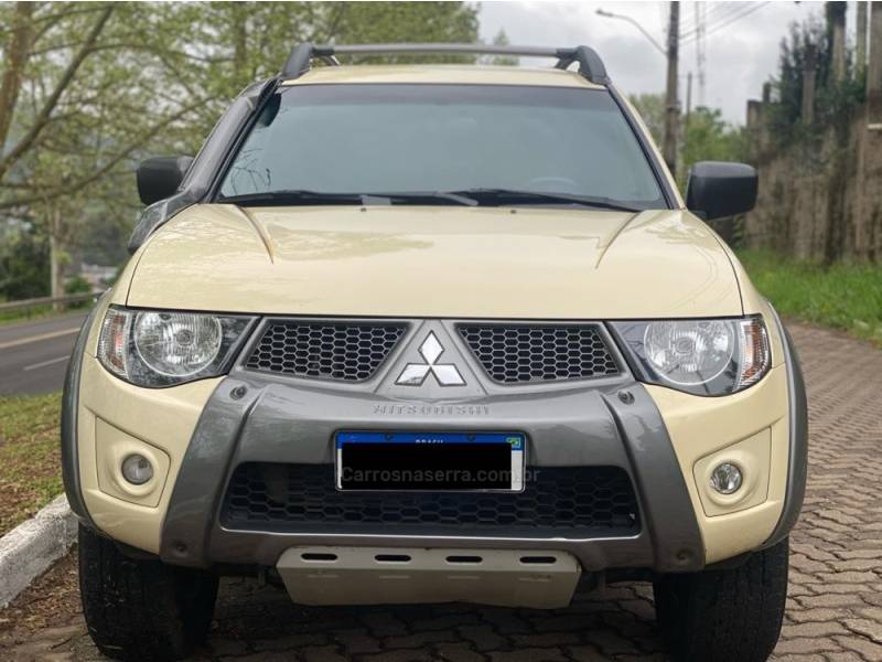 MITSUBISHI - L200 SAVANA - 2015/2015 - Bege - R$ 142.900,00