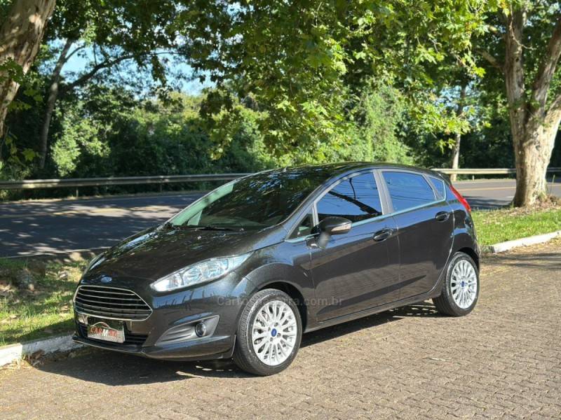 FORD - FIESTA - 2016/2017 - Preta - R$ 59.900,00