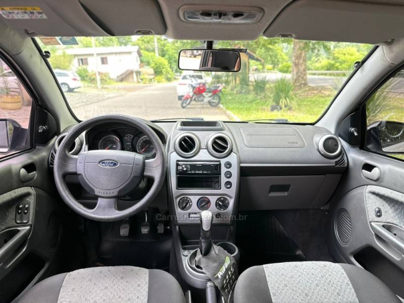 FORD - FIESTA - 2012/2013 - Branca - R$ 34.900,00