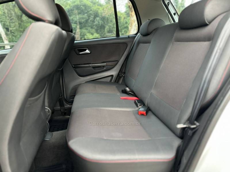 VOLKSWAGEN - FOX - 2010/2011 - Branca - R$ 38.900,00
