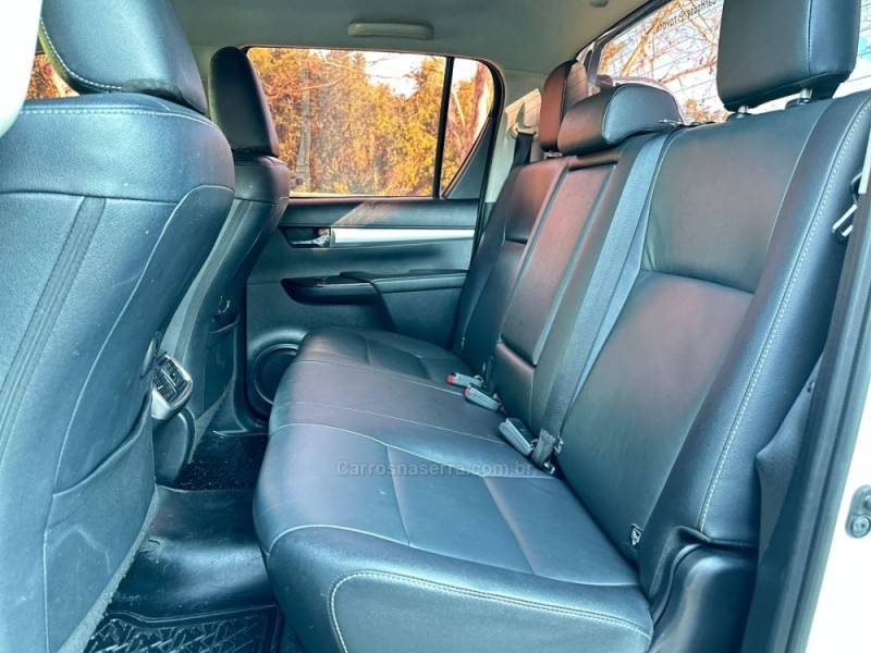 TOYOTA - HILUX - 2021/2021 - Branca - R$ 227.900,00