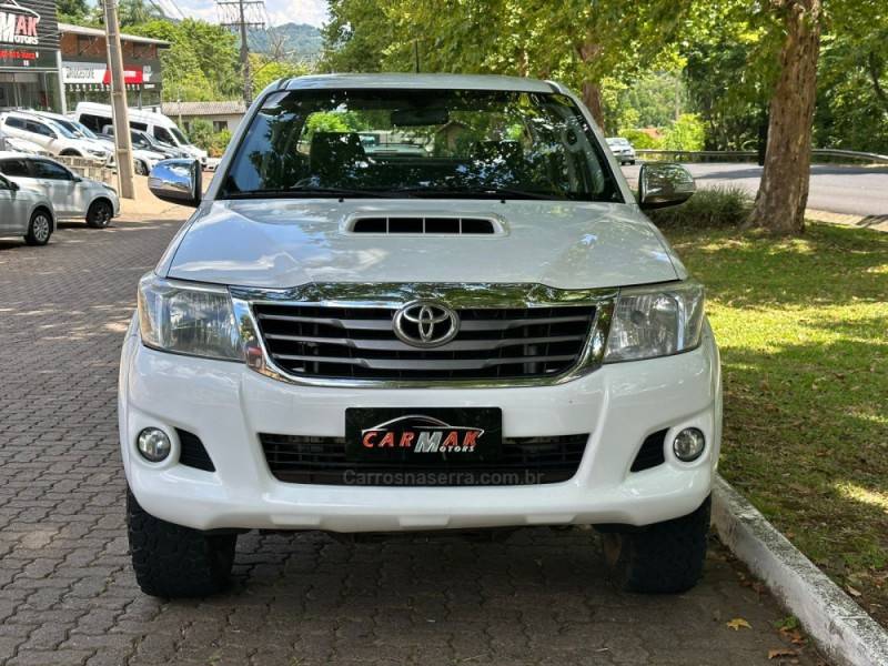 TOYOTA - HILUX - 2014/2015 - Branca - R$ 155.900,00