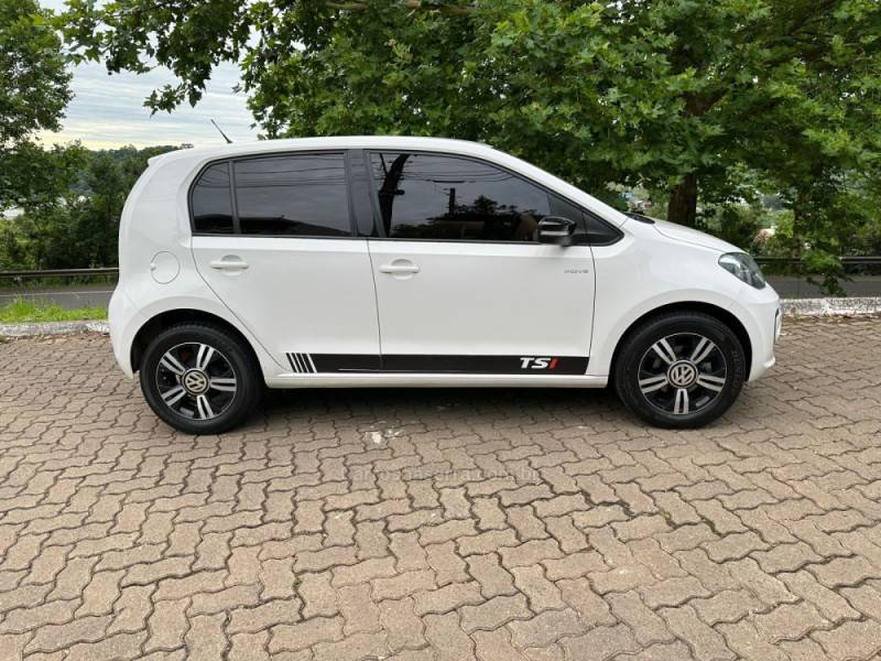 VOLKSWAGEN - UP - 2016/2017 - Branca - R$ 56.900,00