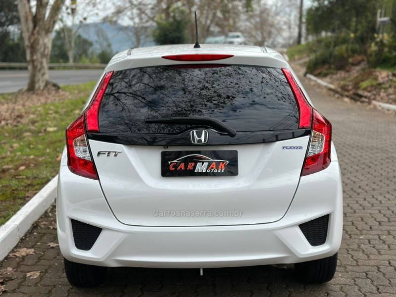 HONDA - FIT - 2015/2015 - Branca - R$ 69.900,00