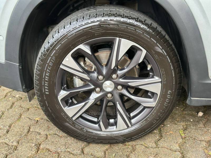 CHEVROLET - TRACKER - 2023/2024 - Prata - R$ 127.900,00