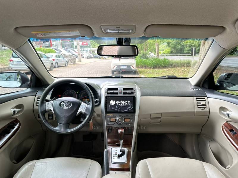 TOYOTA - COROLLA - 2012/2013 - Branca - R$ 75.900,00