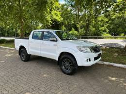 TOYOTA - HILUX - 2014/2015 - Branca - R$ 155.900,00