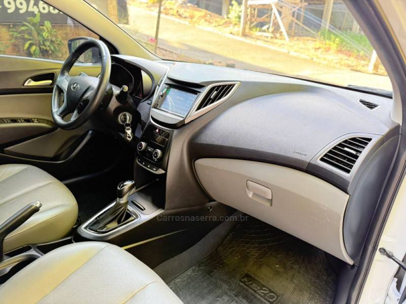 HYUNDAI - HB20S - 2016/2017 - Branca - R$ 68.900,00