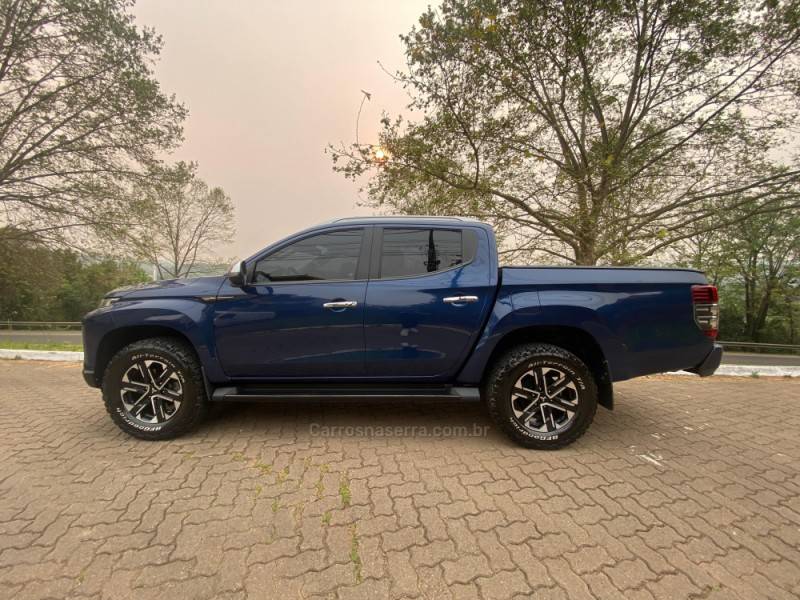 MITSUBISHI - L200 TRITON - 2023/2023 - Azul - R$ 250.000,00