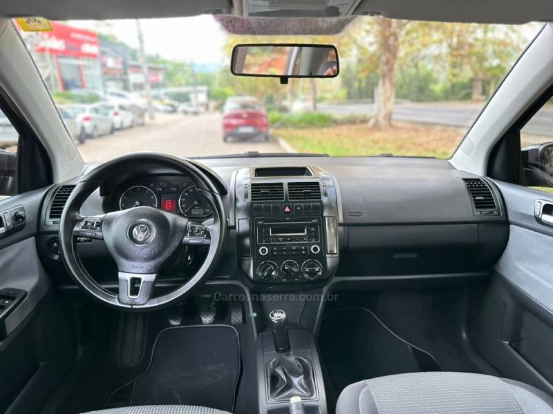 VOLKSWAGEN - POLO - 2012/2013 - Preta - R$ 43.900,00