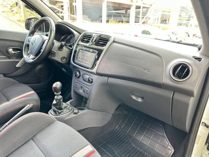 RENAULT - SANDERO - 2015/2016 - Branca - R$ 61.900,00
