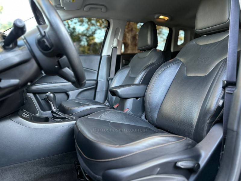 JEEP - COMPASS - 2017/2018 - Preta - R$ 98.900,00
