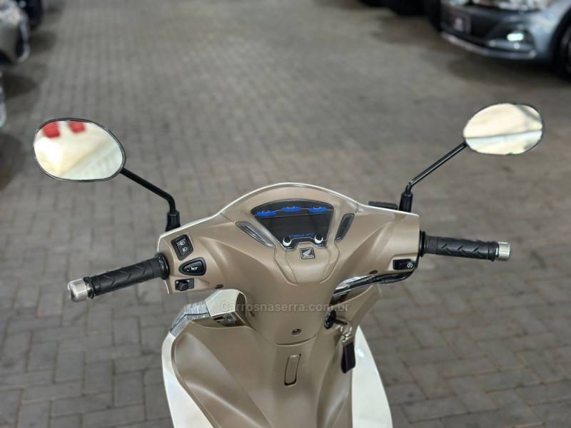 HONDA - BIZ 125 - 2022/2022 - Branca - R$ 15.900,00