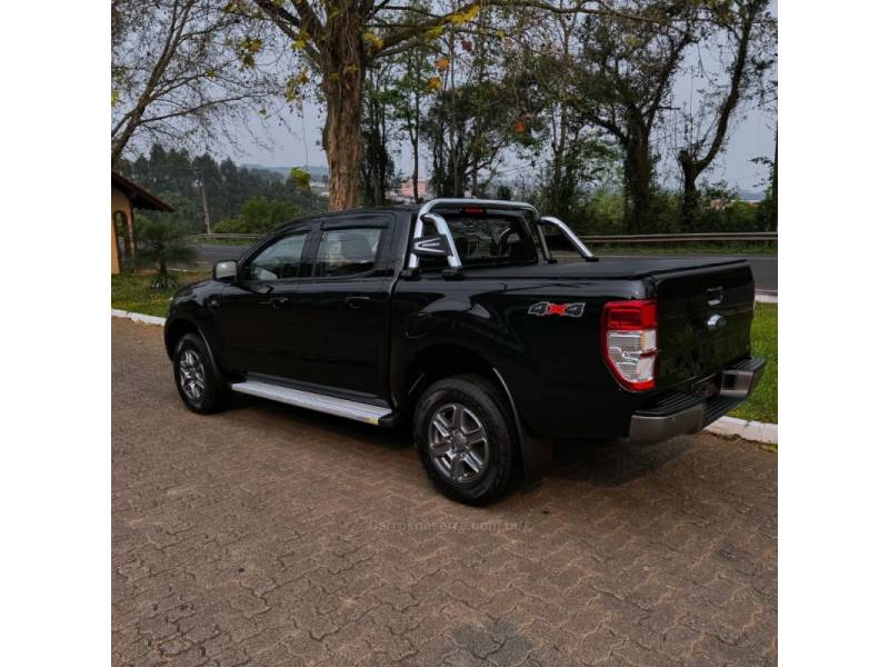 FORD - RANGER - 2022/2022 - Preta - R$ 176.900,00