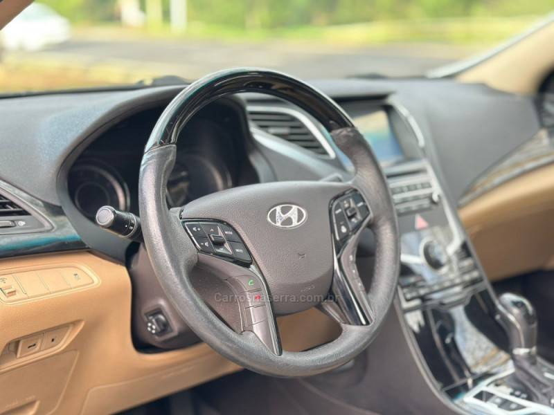 HYUNDAI - AZERA - 2014/2015 - Branca - R$ 99.900,00