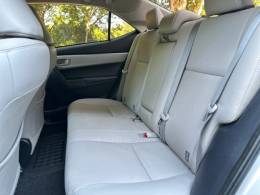 TOYOTA - COROLLA - 2016/2017 - Prata - R$ 94.900,00