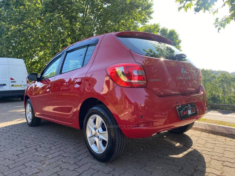 RENAULT - SANDERO - 2015/2015 - Vermelha - R$ 44.900,00