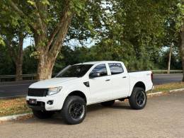 FORD - RANGER - 2012/2013 - Branca - R$ 110.900,00