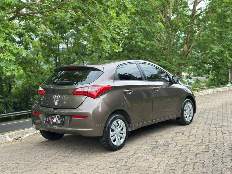 HYUNDAI - HB20 - 2015/2016 - Marrom - R$ 49.900,00