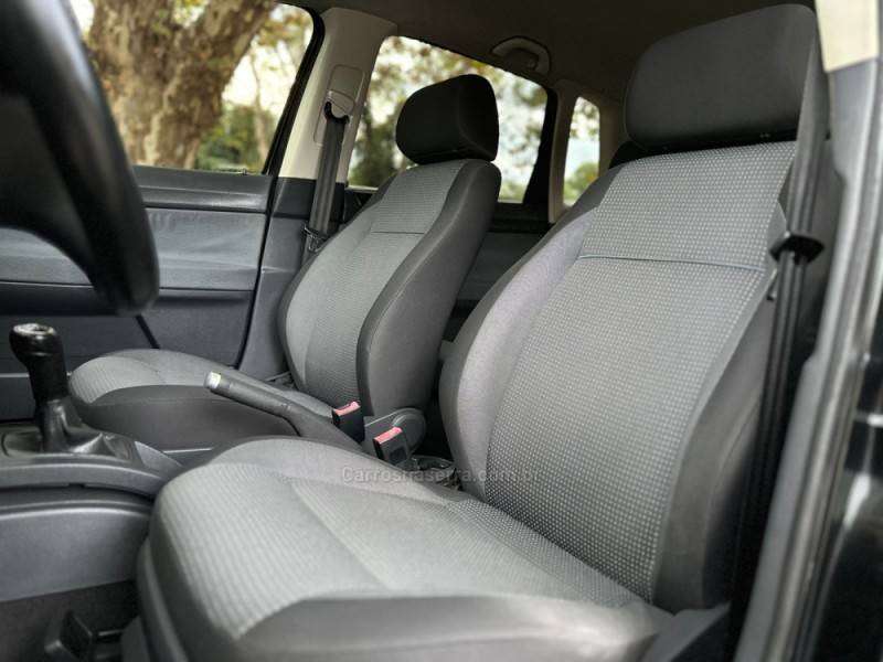 VOLKSWAGEN - POLO - 2012/2013 - Preta - R$ 43.900,00
