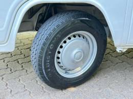 VOLKSWAGEN - KOMBI - 2013/2014 - Branca - R$ 67.900,00