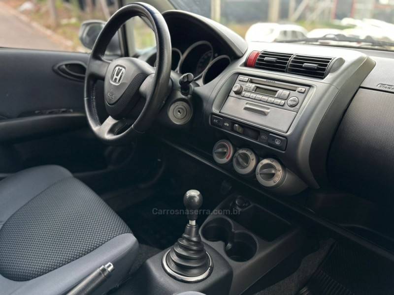 HONDA - FIT - 2007/2008 - Prata - R$ 35.900,00