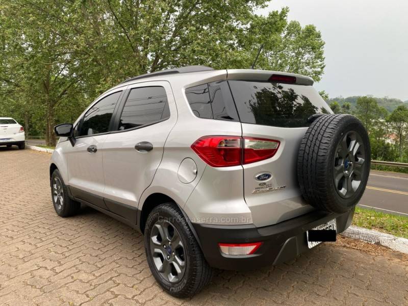 FORD - ECOSPORT - 2017/2018 - Prata - R$ 75.900,00