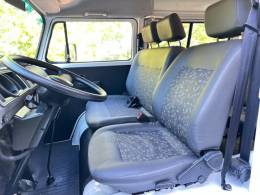 VOLKSWAGEN - KOMBI - 2013/2014 - Branca - R$ 67.900,00