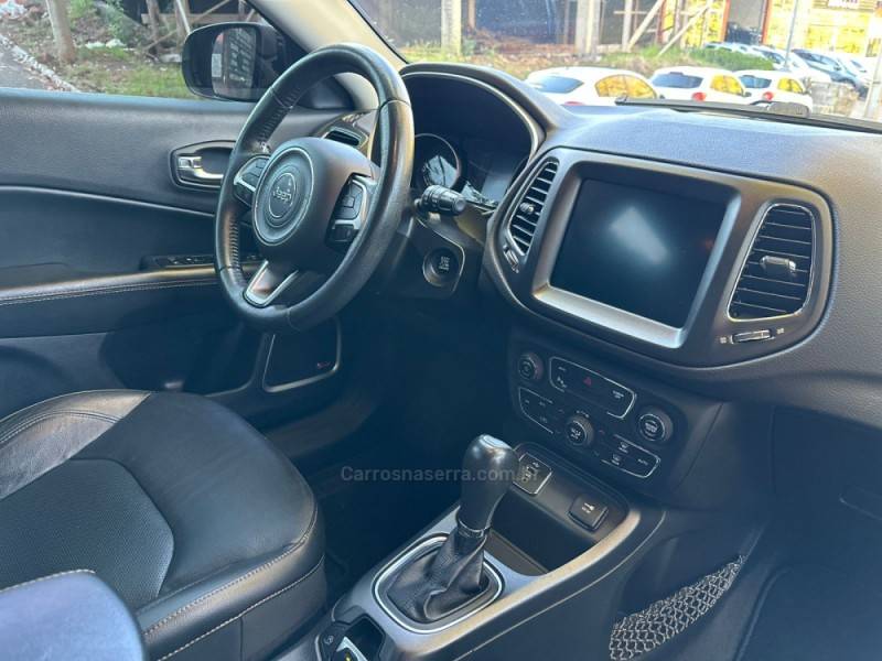 JEEP - COMPASS - 2017/2018 - Preta - R$ 98.900,00