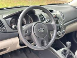 KIA MOTORS - CERATO - 2010/2011 - Prata - R$ 49.900,00