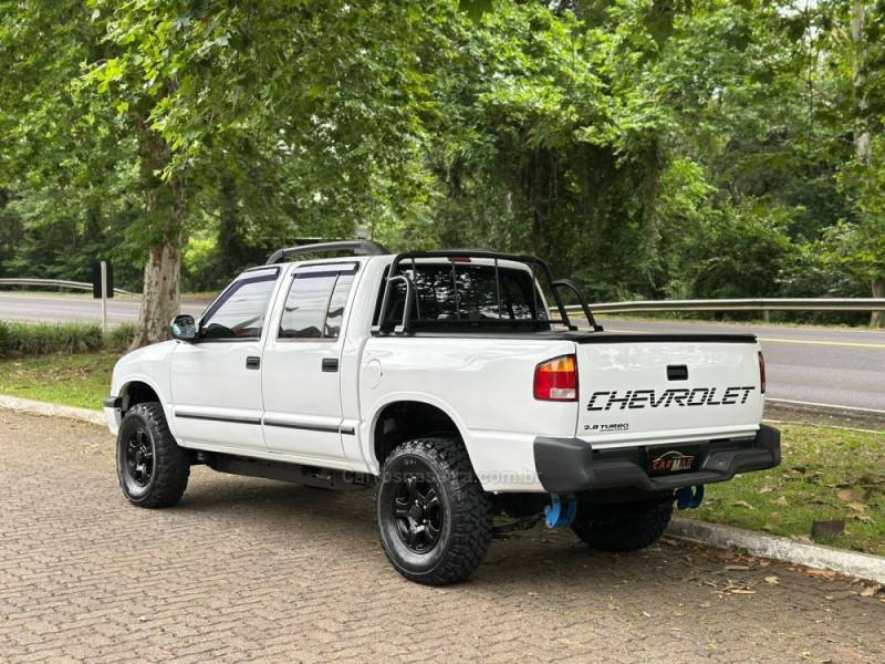 CHEVROLET - S10 - 2000/2000 - Branca - R$ 65.900,00
